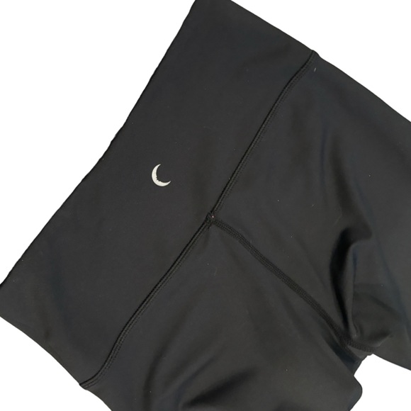 Zyia Active Leggings Black Rainbow Leopard
Light N Tight Crop High Rise Size 2 - Picture 8 of 9